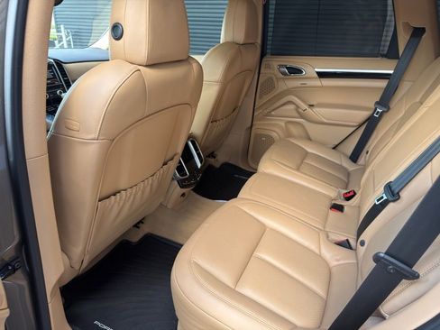 Used 2016 Porsche Cayenne image 8