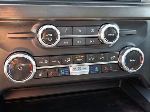 Certified 2024 Ford F250 Lariat w/ Lariat Ultimate Package AWD/4WD image 15