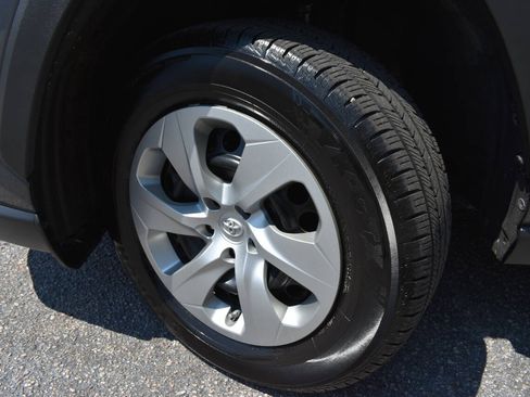 Used 2021 Toyota RAV4 LE FWD image 44