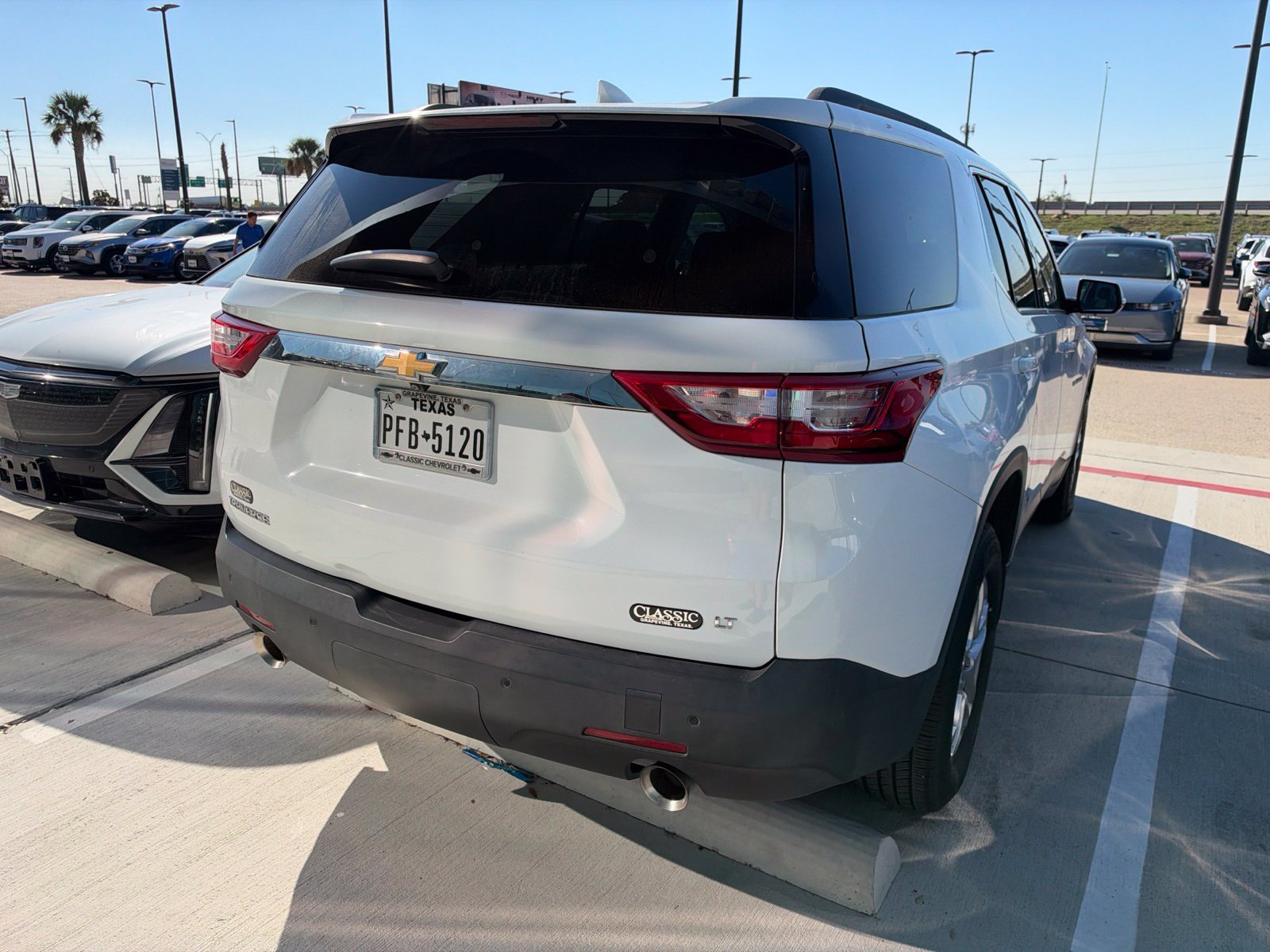 Used 2020 Chevrolet Traverse LT FWD image 7
