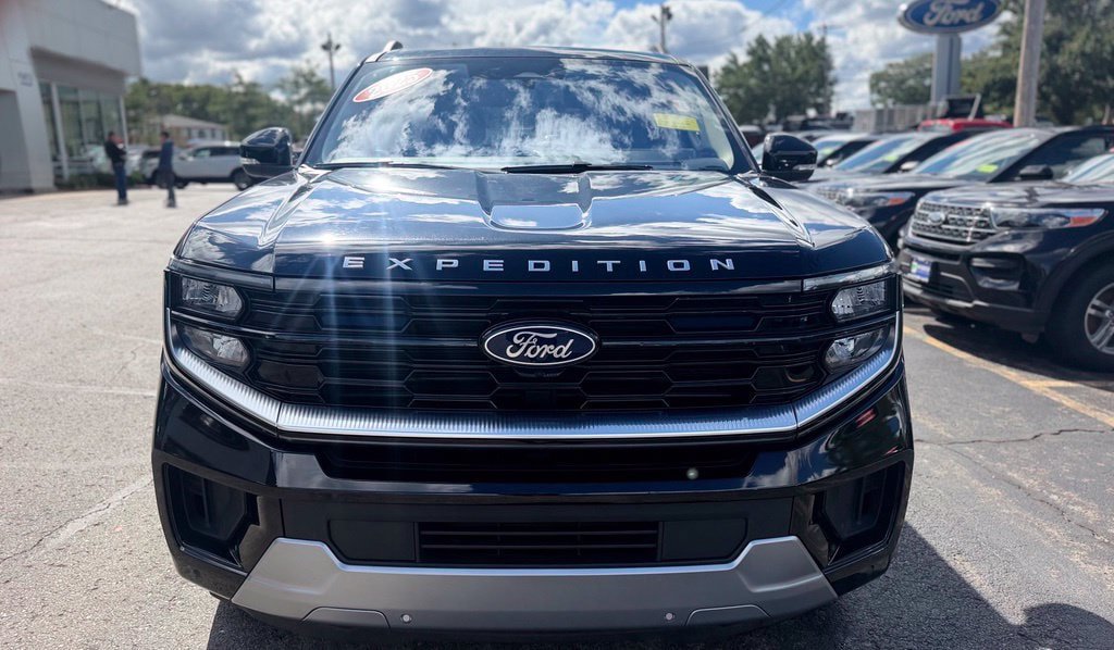 Used 2025 Ford Expedition Platinum AWD/4WD image 11