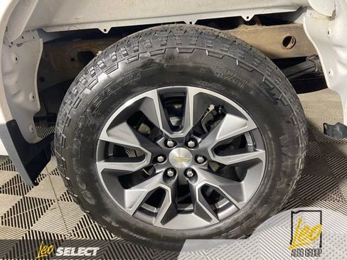 Used 2023 Chevrolet Silverado 1500 LT AWD/4WD image 30