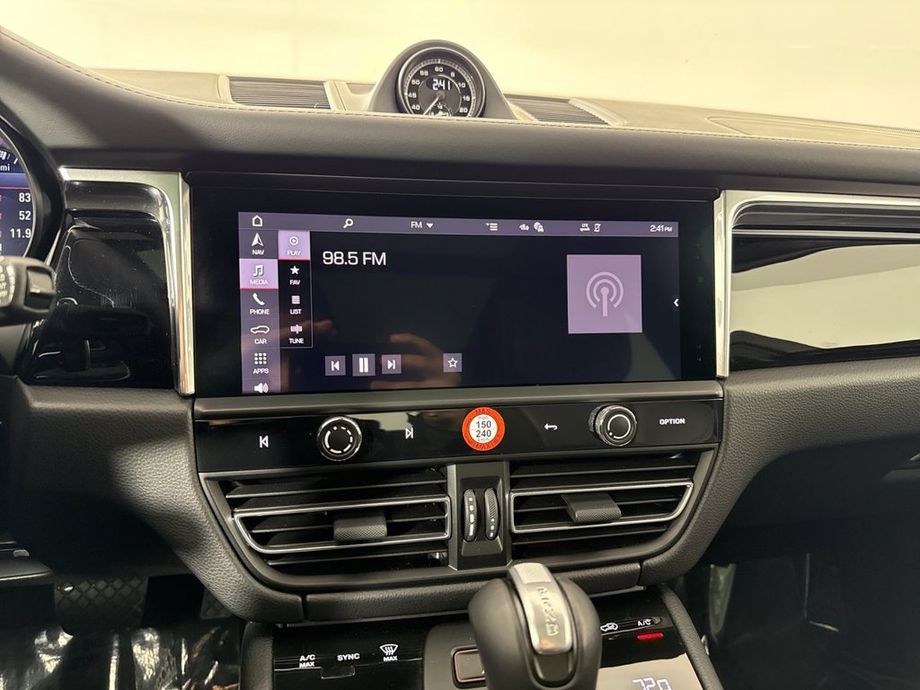 Certified 2026 Porsche Macan Turbo AWD/4WD image 28