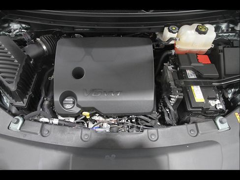 Used 2023 Chevrolet Traverse LT FWD image 23