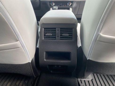 New 2025 Mitsubishi Outlander SE image 28