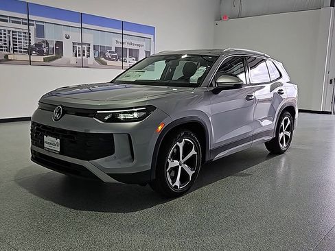 New 2026 Volkswagen Tiguan SE FWD image 5