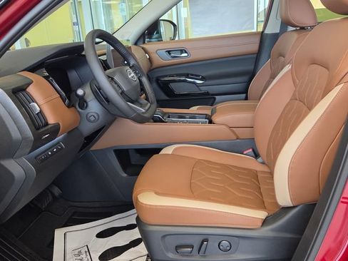 New 2026 Nissan Pathfinder Platinum FWD image 5