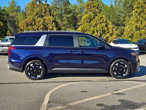 New 2026 Kia Carnival EX image 7