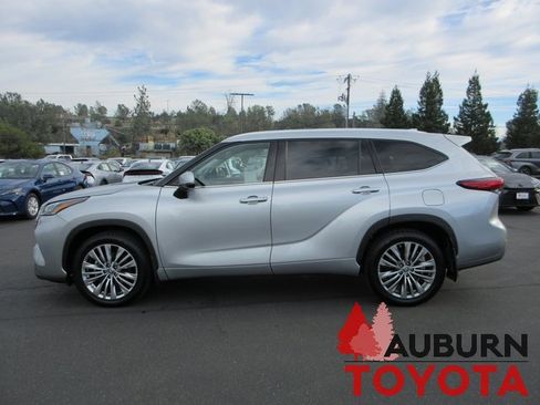 Used 2023 Toyota Highlander Platinum image 9