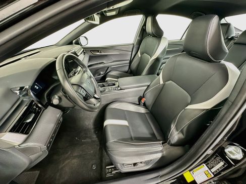 Used 2025 Toyota Camry SE FWD image 13