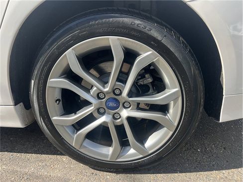 Used 2017 Ford Fusion SE w/ Equipment Group 201A image 10