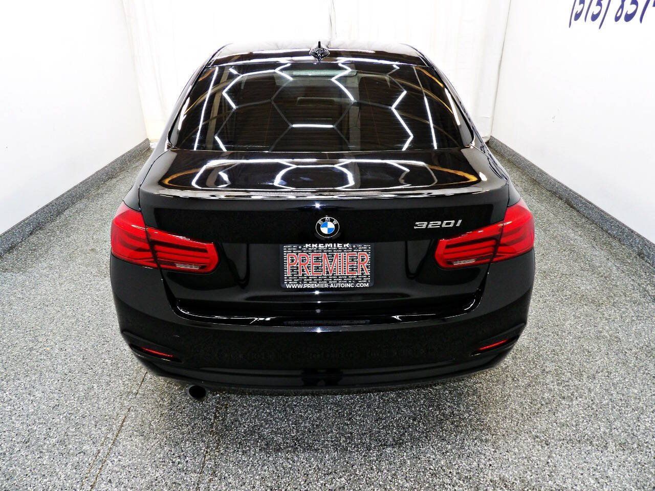 Used 2018 BMW 320i Sedan RWD image 5