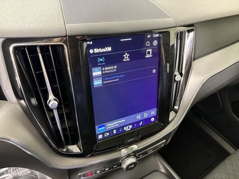 Used 2023 Volvo XC60 B5 Core image 26