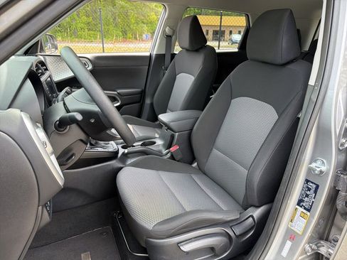 Used 2025 Kia Soul LX w/ LX Technology Package FWD image 17