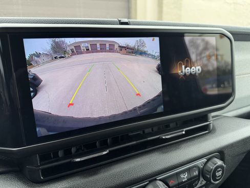 Used 2024 Jeep Wrangler Unlimited Sport image 13