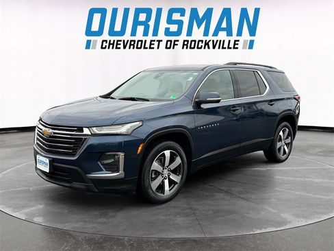 Used 2022 Chevrolet Traverse LT w/ LT Premium Package image 2