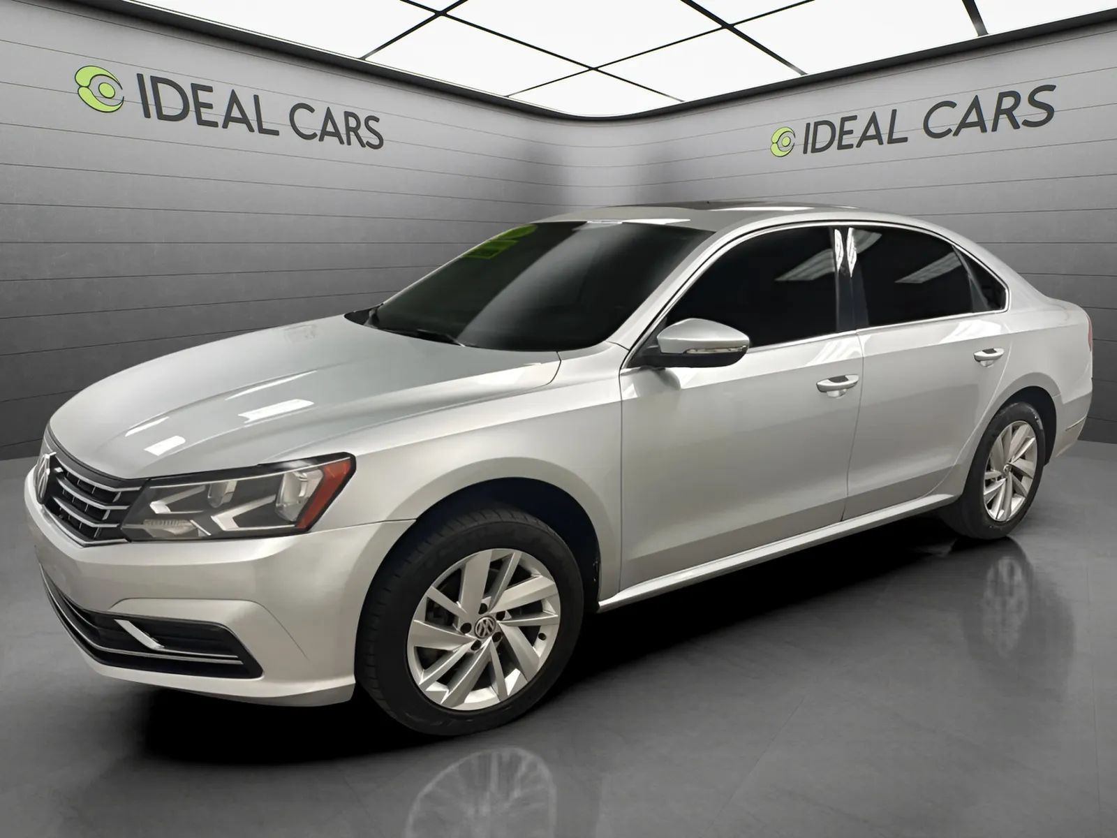 Used 2018 Volkswagen Passat 2.0T SE FWD image 1