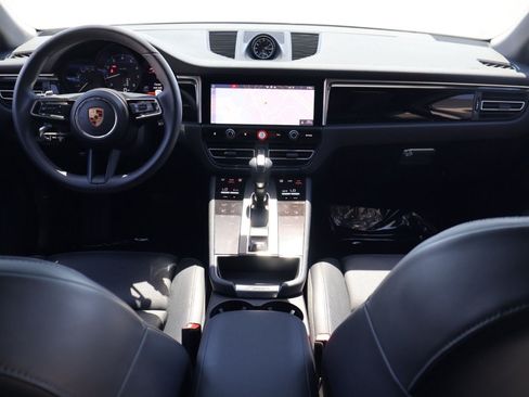Certified 2024 Porsche Macan AWD/4WD image 21