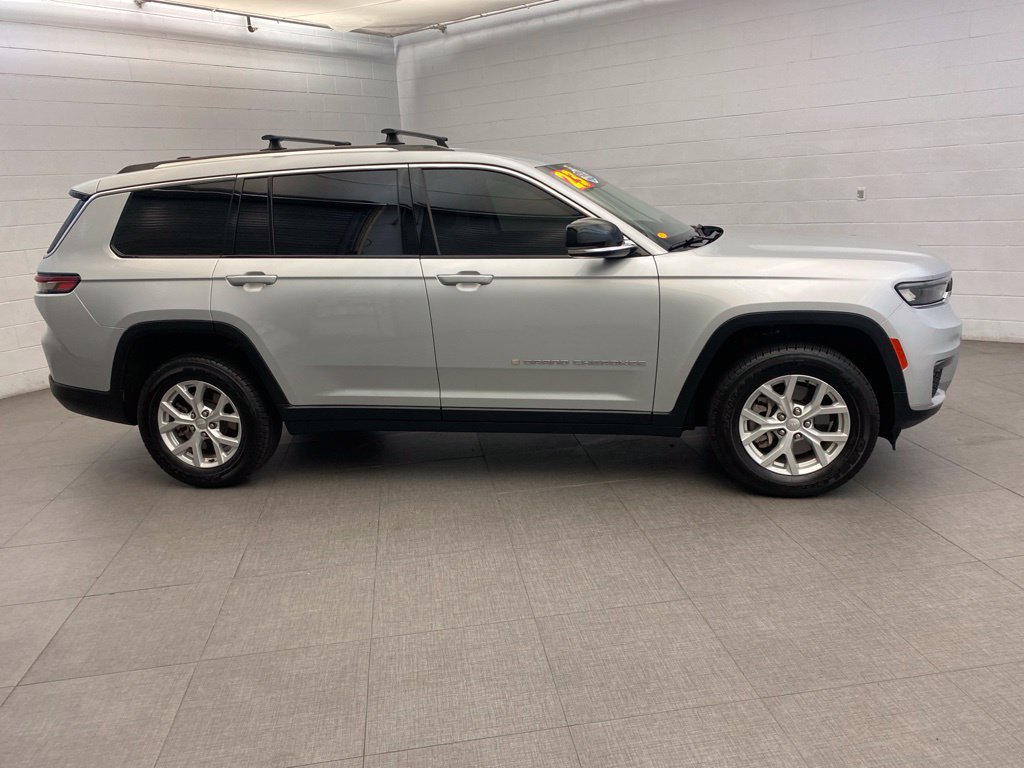 Used 2023 Jeep Grand Cherokee L Limited AWD/4WD image 5