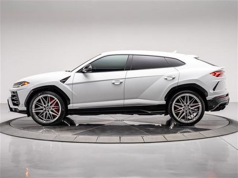 Used 2019 Lamborghini Urus image 2