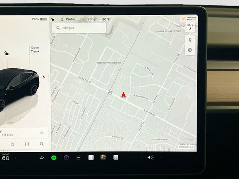 Used 2025 Tesla Model Y Performance image 9