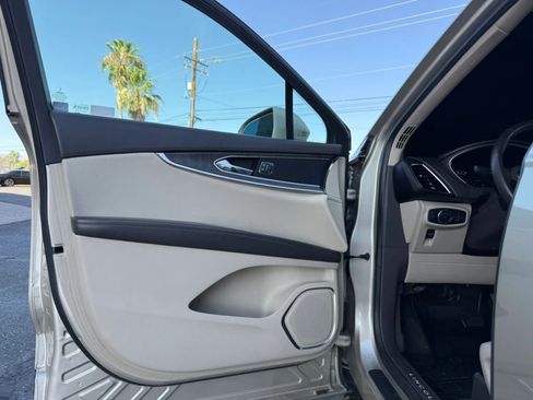 Used 2017 Lincoln MKX Reserve FWD image 31