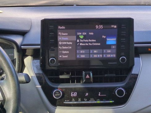 Used 2022 Toyota Corolla LE image 17