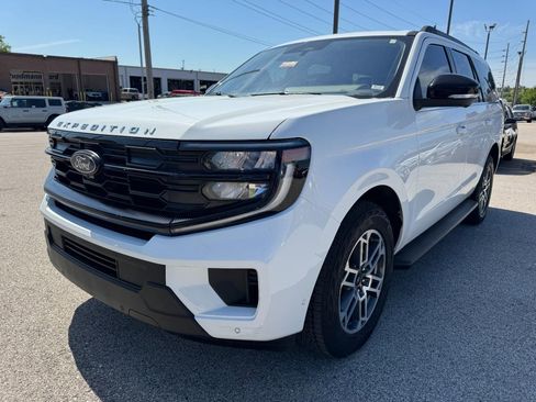 Used 2025 Ford Expedition Active AWD/4WD image 8