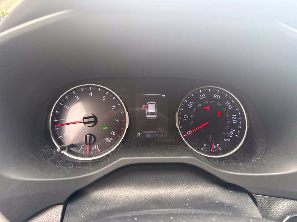 Used 2021 Toyota RAV4 XLE w/ Convenience Package FWD image 27