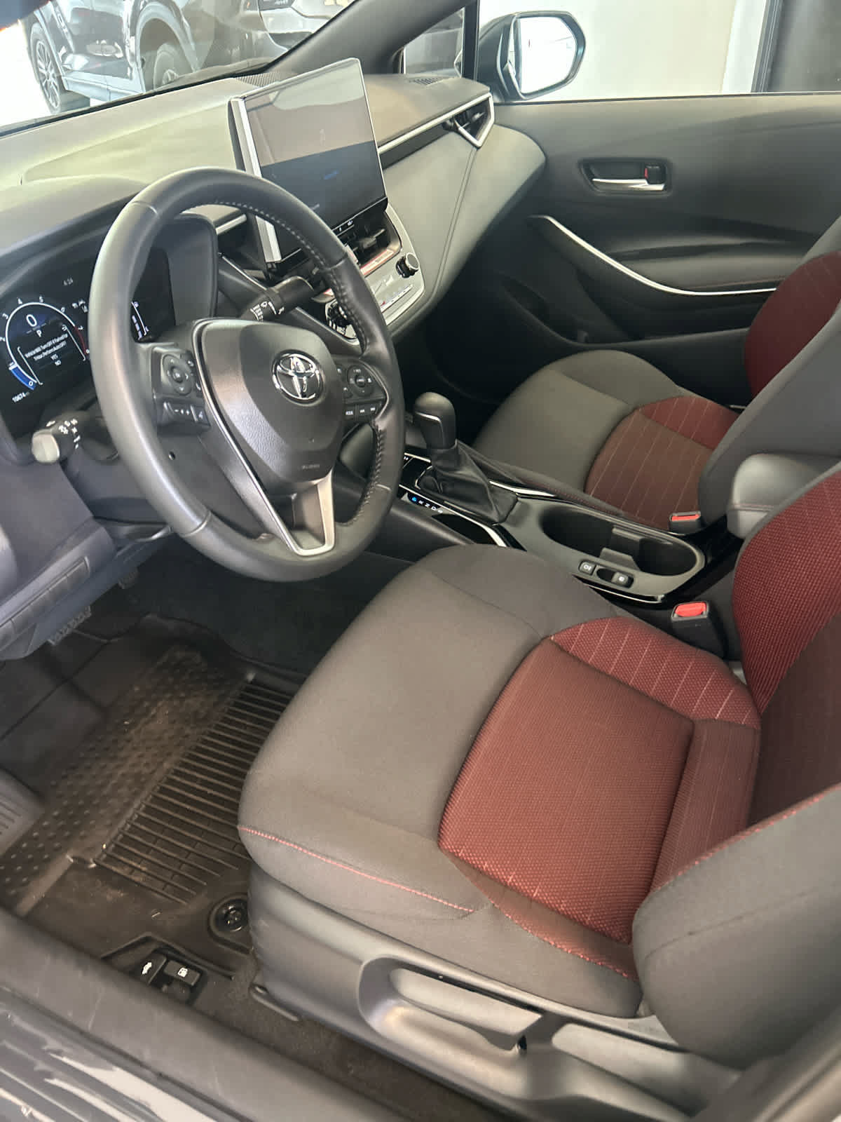 Used 2025 Toyota Corolla SE w/ SE Premium Package FWD image 12