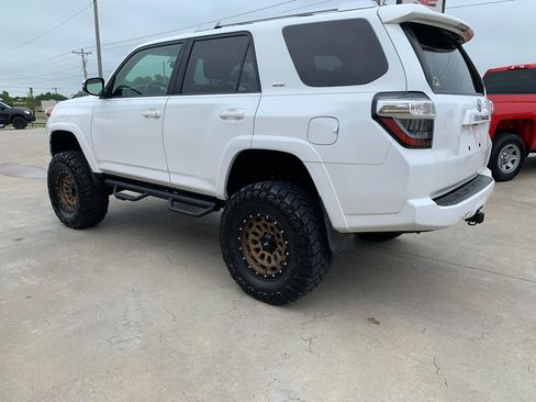 Used 2018 Toyota 4Runner SR5 Premium AWD/4WD image 4