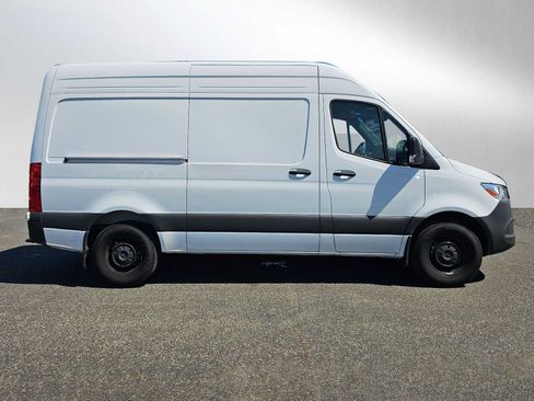 Used 2025 Mercedes-Benz Sprinter 2500 image 2