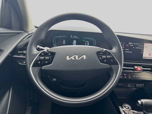 Used 2023 Kia Niro EX FWD image 12