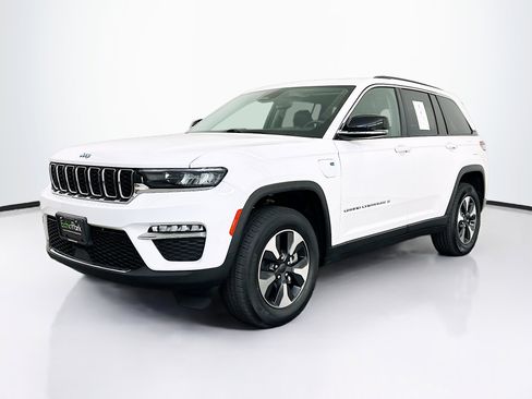 Used 2023 Jeep Grand Cherokee 4WD 4xe image 3