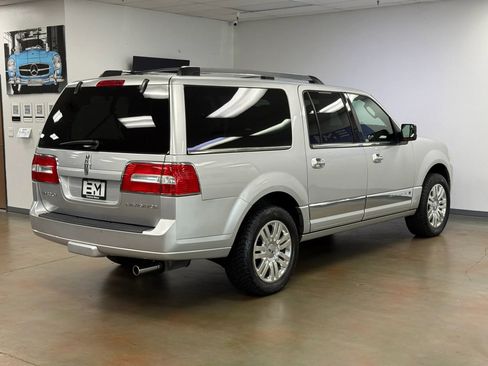 Used 2012 Lincoln Navigator L 4WD image 7