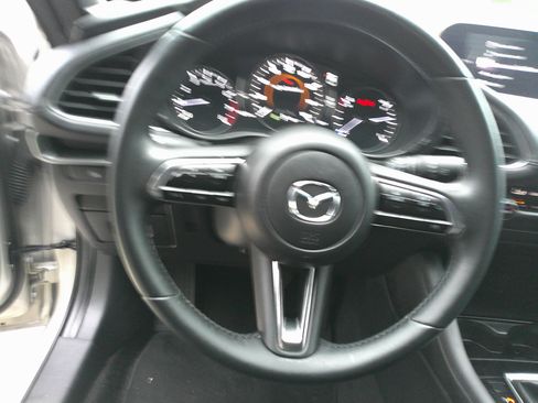 Used 2024 MAZDA MAZDA3 s image 19