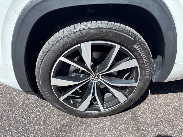 Certified 2026 Volkswagen Atlas Cross Sport SEL Premium R-Line AWD/4WD image 8