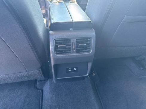 Used 2025 Nissan Rogue SV FWD image 28