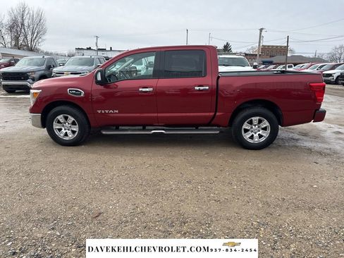 Used 2017 Nissan Titan SV image 2