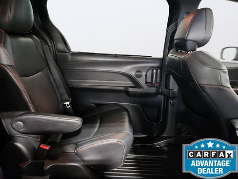 Used 2022 Toyota Sienna XSE FWD image 27