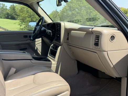 Used 2005 GMC Sierra 3500 SLT w/ Heavy-Duty Power Package AWD/4WD image 27