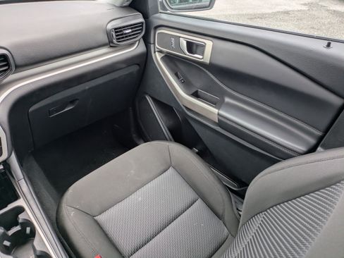 Used 2023 Ford Explorer XLT AWD/4WD image 20
