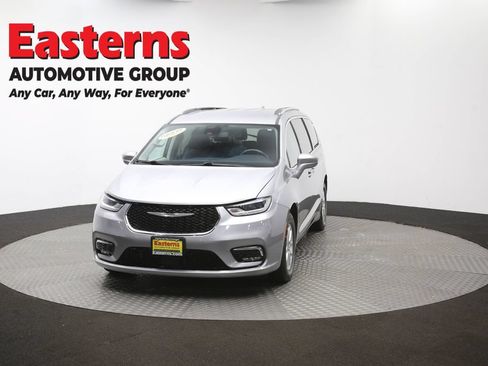 Used 2021 Chrysler Pacifica Touring-L FWD image 56