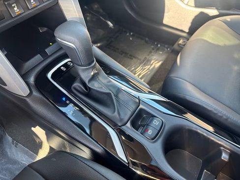 Certified 2025 Toyota Corolla Cross XLE image 39