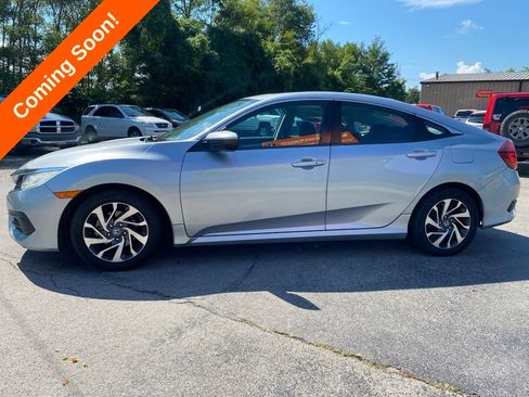 Used 2018 Honda Civic EX image 6