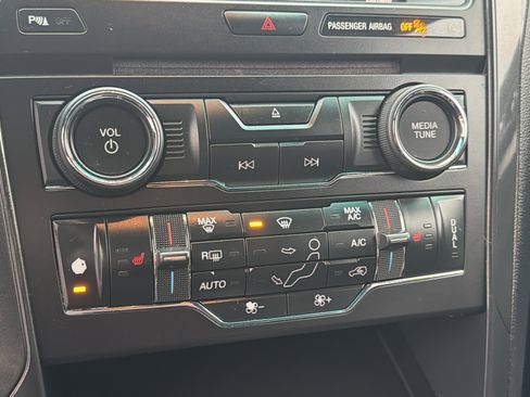 Used 2016 Ford Explorer XLT w/ Equipment Group 202A image 30