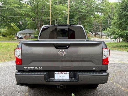 Used 2021 Nissan Titan SV w/ SV Convenience Package RWD image 24