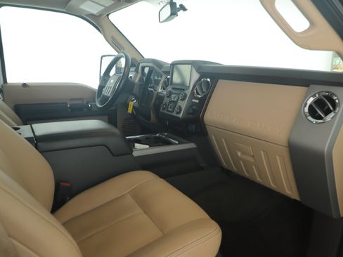Used 2015 Ford F250 Lariat w/ Lariat Ultimate Package image 6