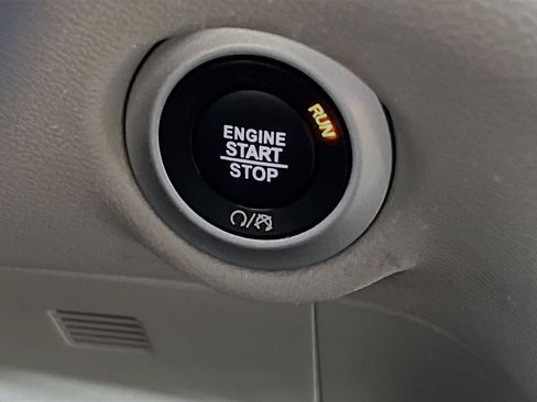 Used 2024 Chrysler Pacifica Touring-L FWD image 23