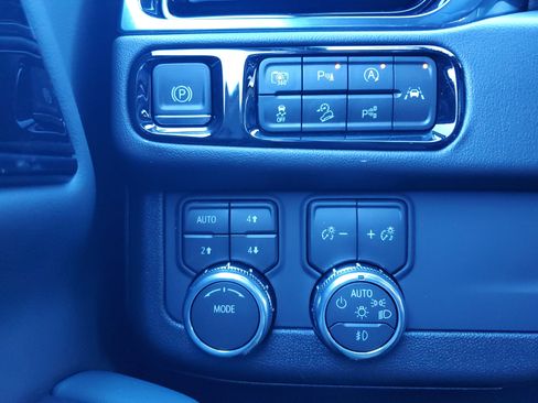 New 2026 GMC Yukon XL AT4 image 31